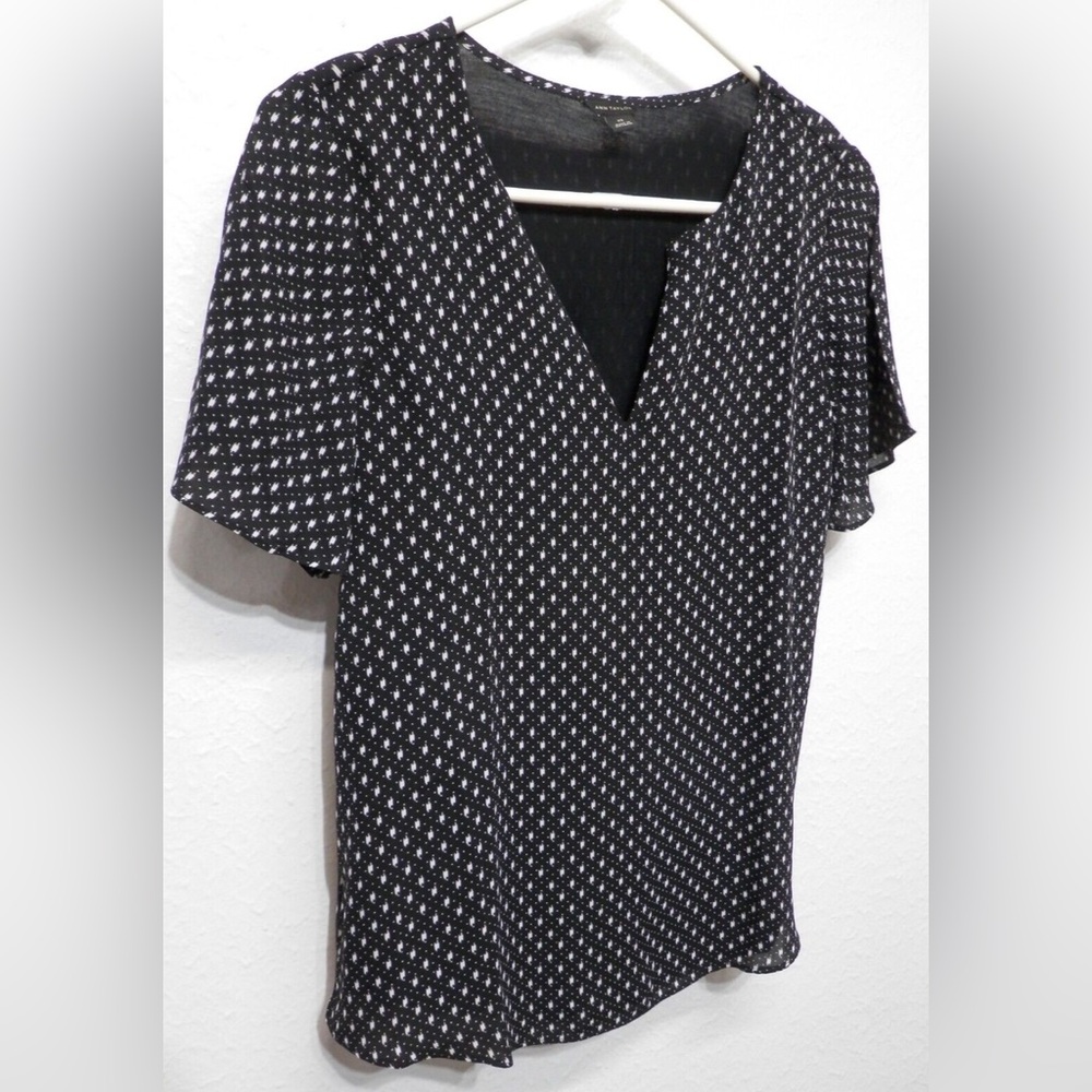 Ann Taylor Black and White Patterned Blouse
